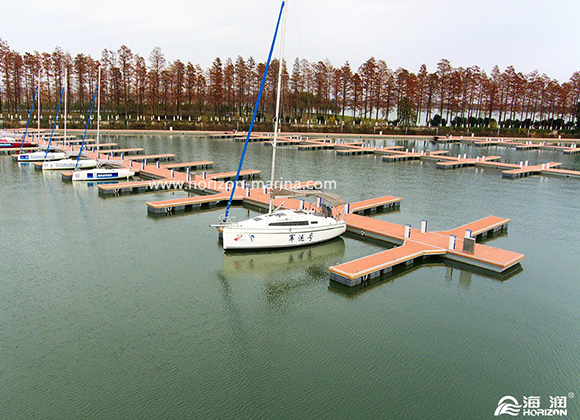 تشابك قاعدة خدمة الرصيف العائم